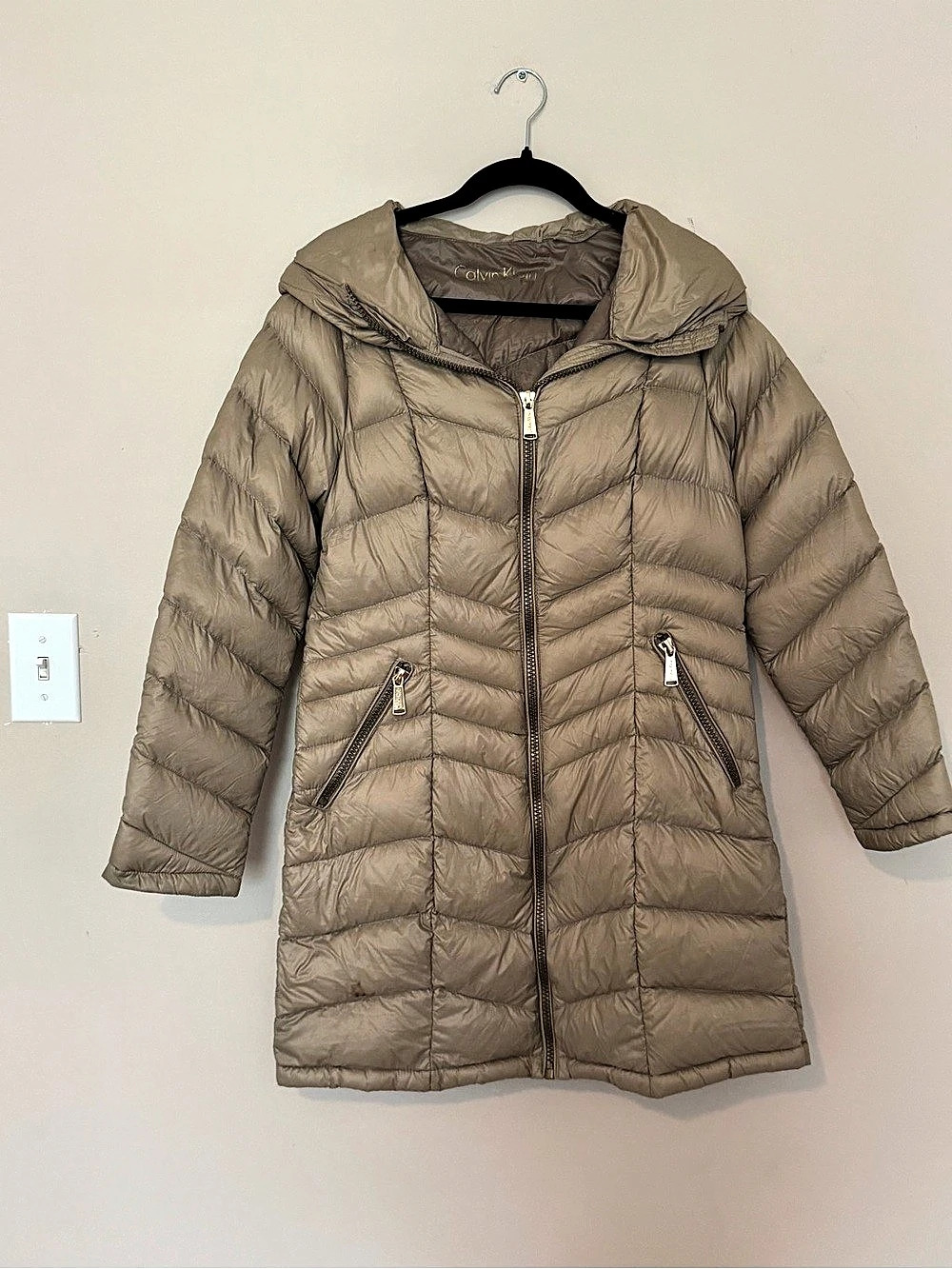 Calvin Klein Light Weight Packable Chevron Quilted Hooded Puffer Coat Brown Medi